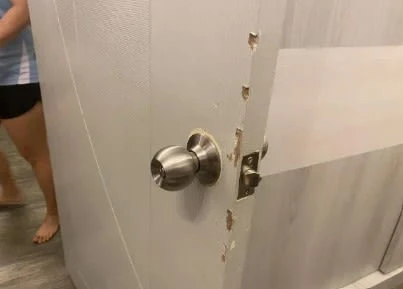 歹徒入屋爆竊脫上衣撬房門 馬國女屋主陽台喊救命