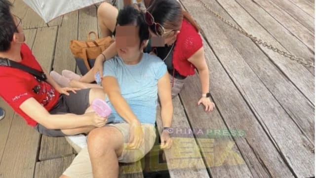 獅城旅客游檳城 誤踩姓周橋腐朽橋板受傷