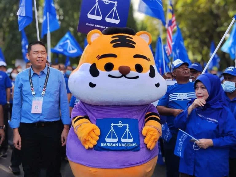 「亞虎」「佳果」爭打「勇者牌」 誰更深入民心？