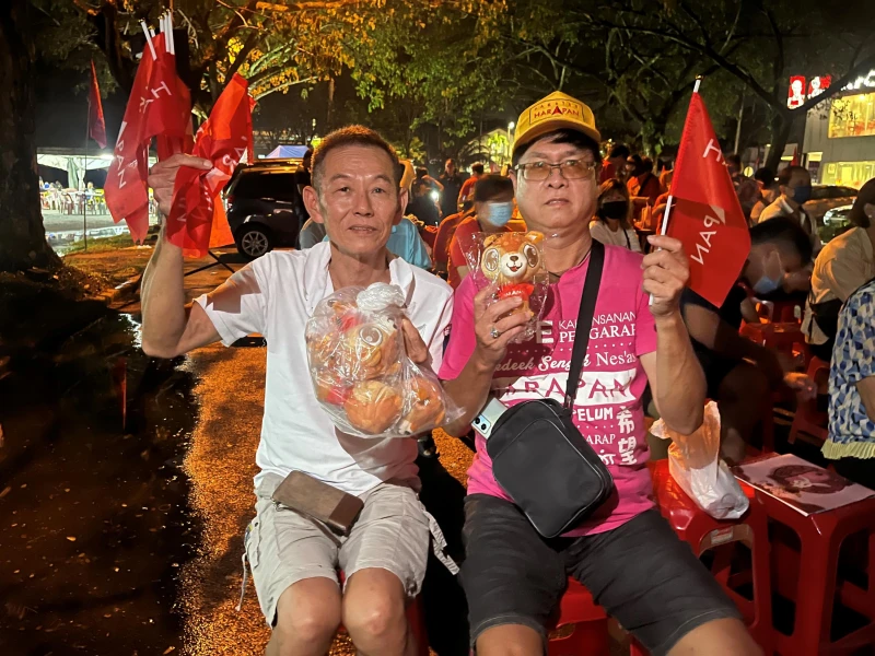 「亞虎」「佳果」爭打「勇者牌」 誰更深入民心？