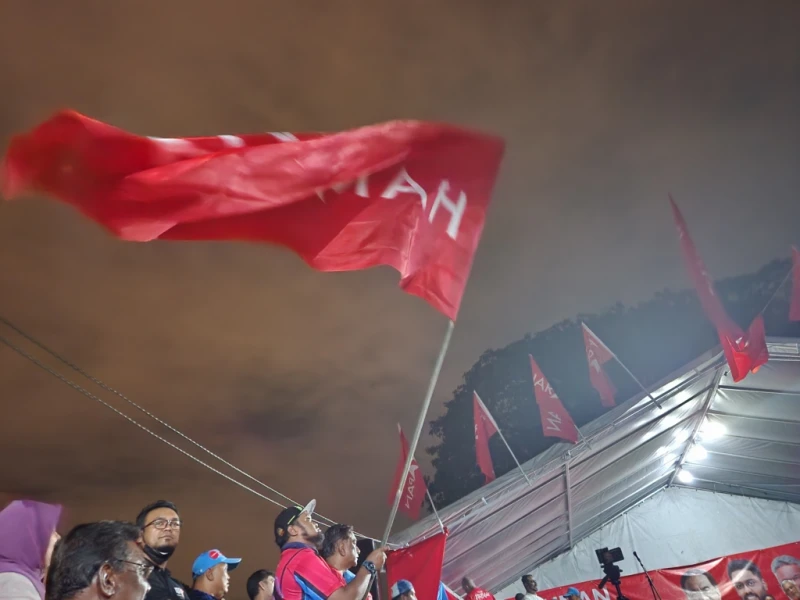 【大馬選舉】千人雨中力挺安華「當首相」 蔡添強未現身希盟講座