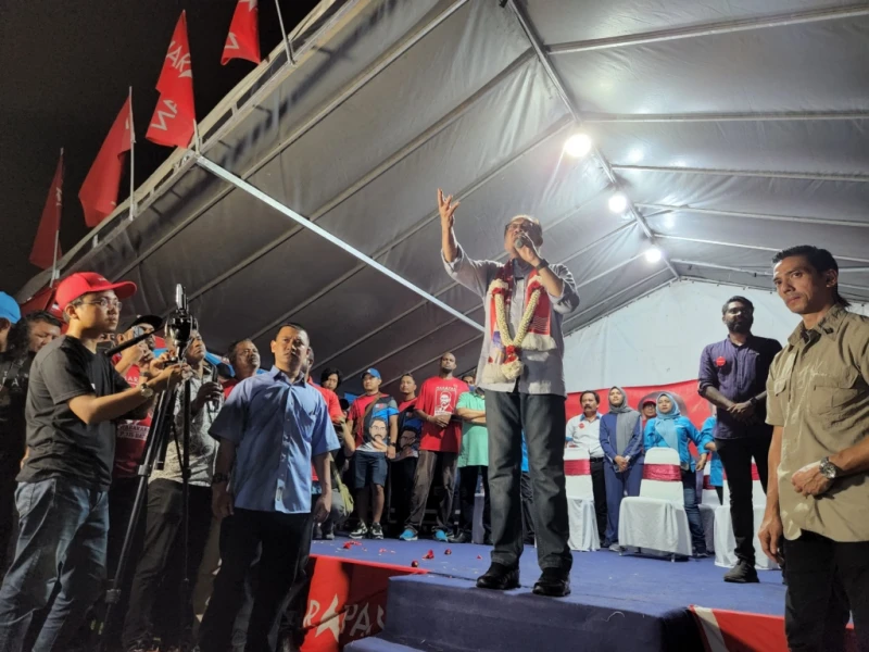 【大馬選舉】千人雨中力挺安華「當首相」 蔡添強未現身希盟講座