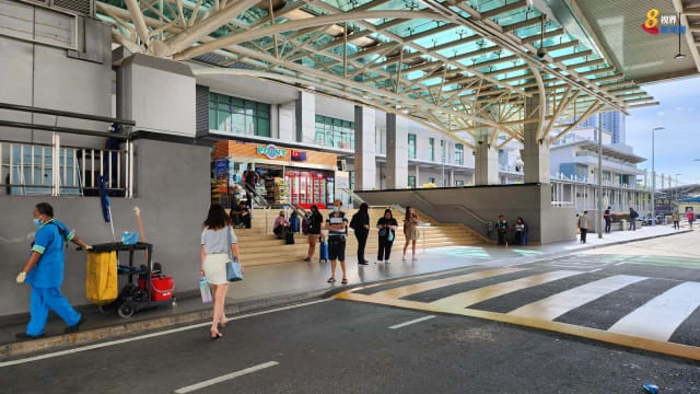 遊子特地請假回鄉投票 料下午後將有更多人通關