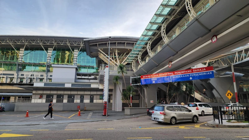 遊子特地請假回鄉投票 料下午後將有更多人通關