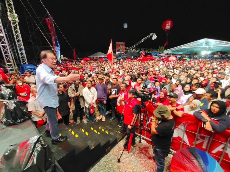 【大馬選舉】選前終極發言 安華阿末扎希拼人氣