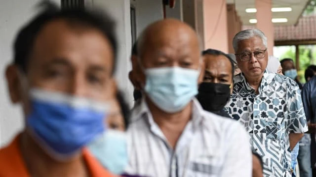 【相冊】全馬多地下雨 選民雨中排隊投票