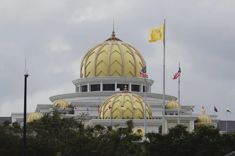 【大馬選舉】懸峙議會僵局未解 王宮明召30國陣議員