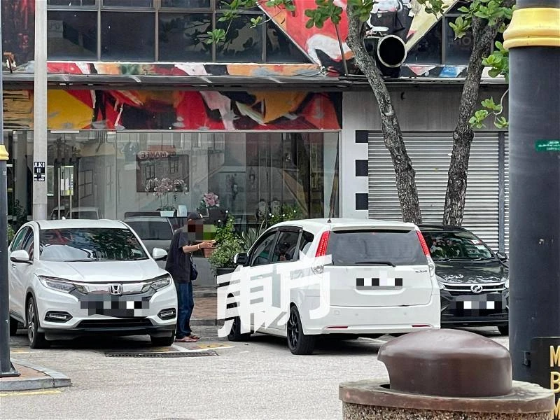 非法看車員大膽向遊客收費 遭甲州議員當場喝止並報警