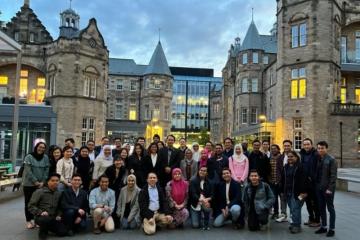 諾希山與旅居英國醫療專家學生會面