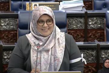 國盟議員集體綁白臂帶　抗議議長不懸空6議席