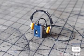 一位中國母親，正在夜之城「追尋」兒子生前的軌跡