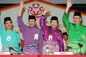 「當上首相的人請舉手」　安華拜相路的經典照片滿滿回憶殺