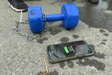 泰國變性人遭殘殺 垂死時被綁啞鈴扔河裡