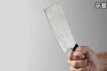 廚師不滿樓上單位傳來噪音　憤持菜刀與阿嫂對質揚言「給她死」