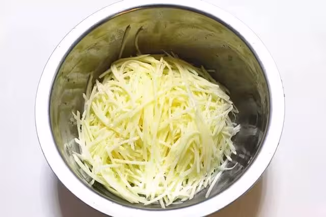 香煎土豆絲餅變著花樣做主食保證家人都愛吃