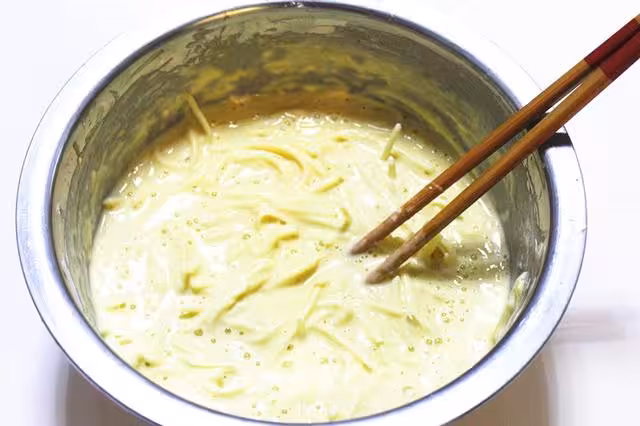 香煎土豆絲餅變著花樣做主食保證家人都愛吃