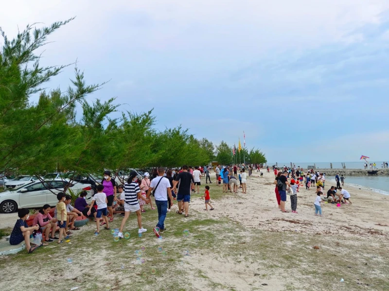 連假旅客湧入適耕莊　海鮮餐館螃蟹賣斷貨酒店民宿爆滿