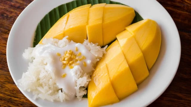 傾力推動「芒果糯米飯」熱潮 泰航歐美航線換菜單