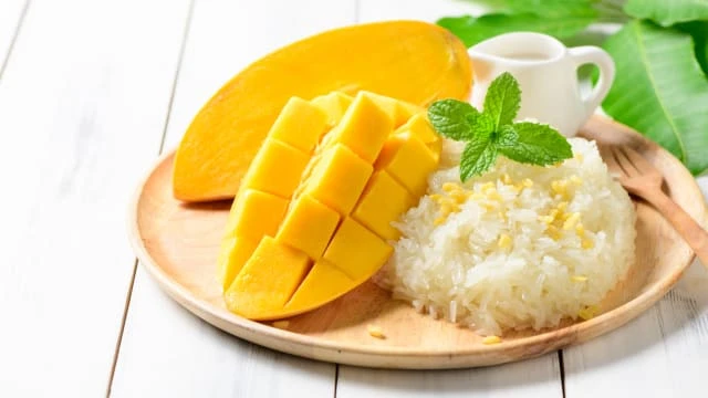 傾力推動「芒果糯米飯」熱潮 泰航歐美航線換菜單