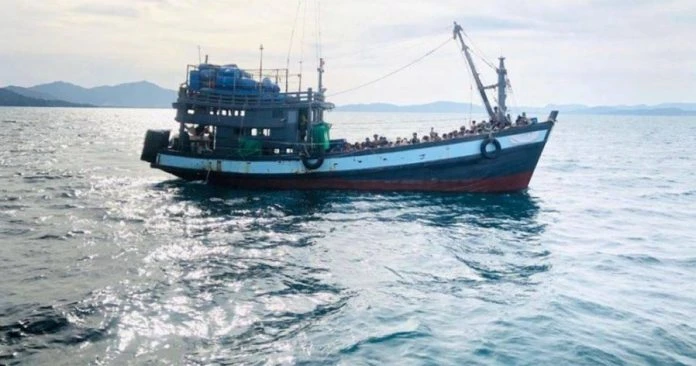 30羅興亞人闖入大馬海域    難民：柴油耗盡被迫登陸