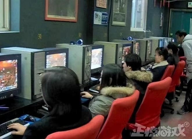 糗魔獸玩家？為朋友炸了網吧廁所，從此網吧失去本名