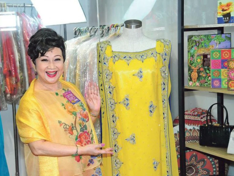 直播義賣25件「戰衣」反應熱烈　薛家燕自嘲老不敢當網紅