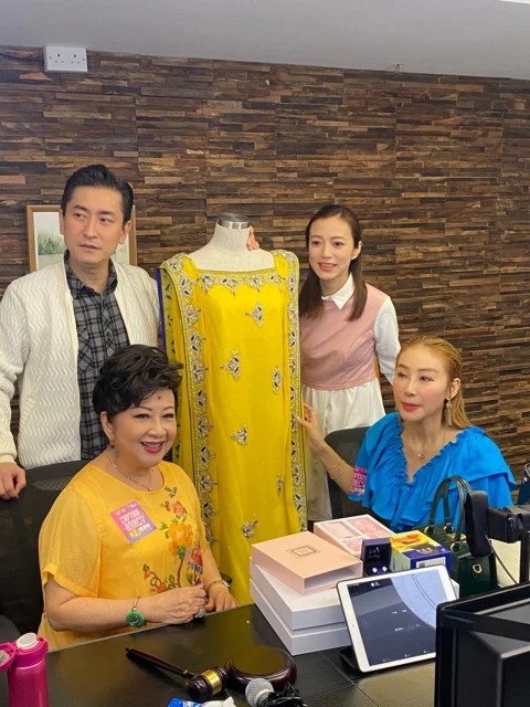 直播義賣25件「戰衣」反應熱烈　薛家燕自嘲老不敢當網紅