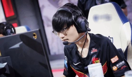 《英雄聯盟》選手小天回應情感風波：和牛寶沒有矛盾