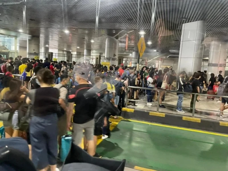 獅城連假結束 新山關卡再現通關人潮