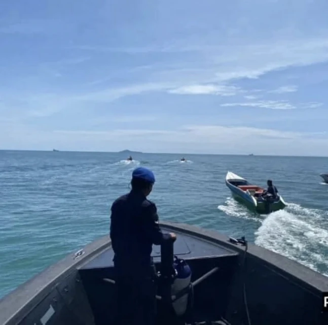 7艘菲快艇圖闖山打根海域　遭水警驅逐出境