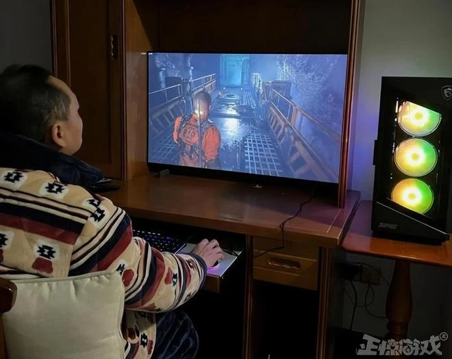 現在老人家這麼猛？87歲老爸玩《老頭環》，霸占兒子三萬元的電腦