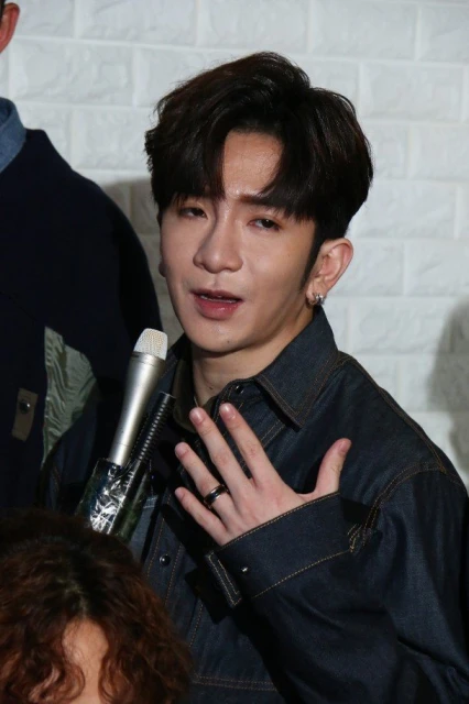 MIRROR笑談新歌MV趣事　揭Anson Lo拍攝途中突送院