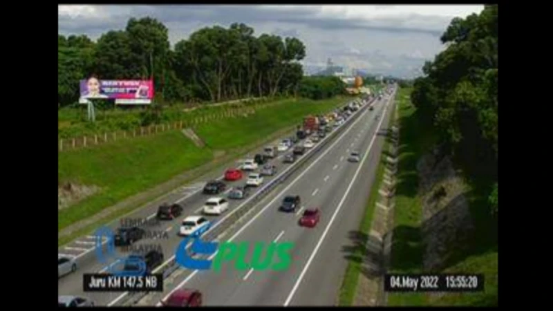 長假結束各地出現車龍  網民：記得不要喝水！