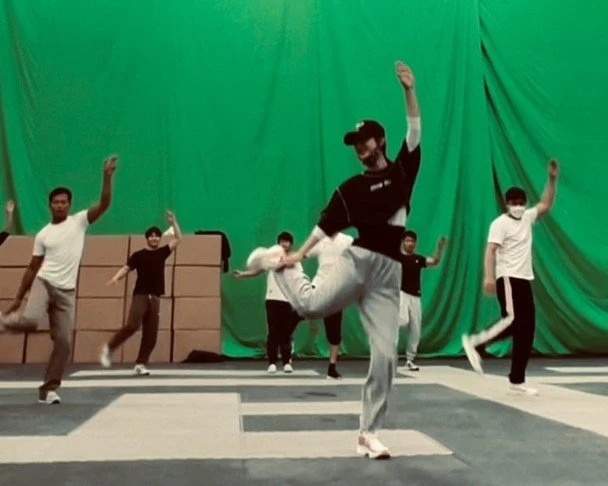 趙麗穎也做「劉畊宏女孩」　超高難度毽子操跳一半也受不了！