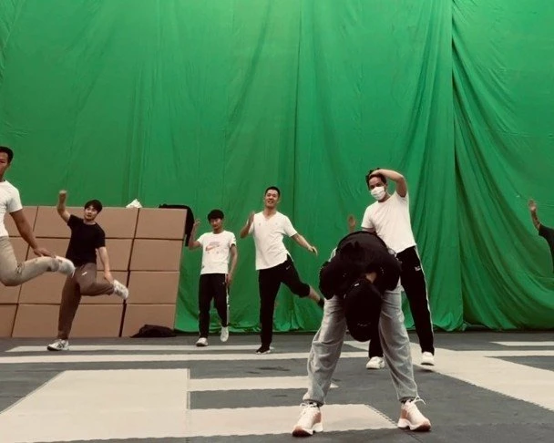 趙麗穎也做「劉畊宏女孩」　超高難度毽子操跳一半也受不了！