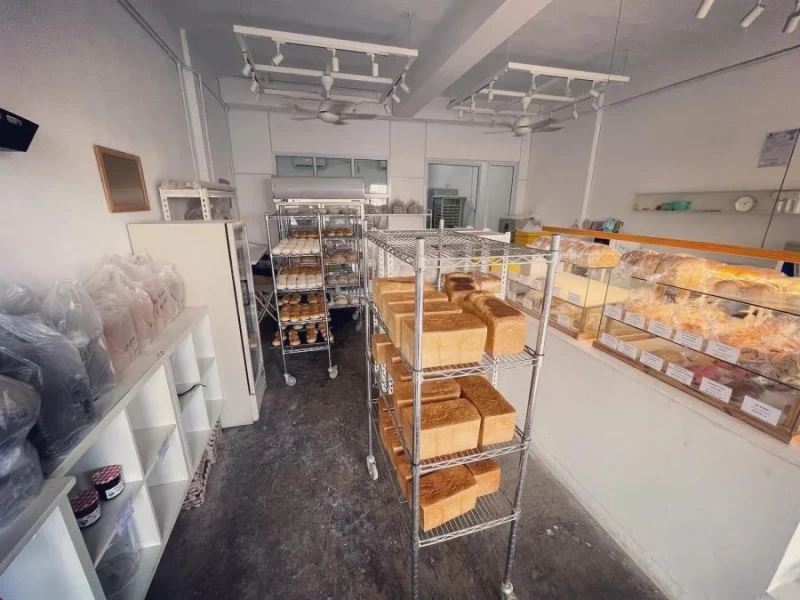 麵粉牛油樣樣漲不停　部分麵包業者「能撐就撐」