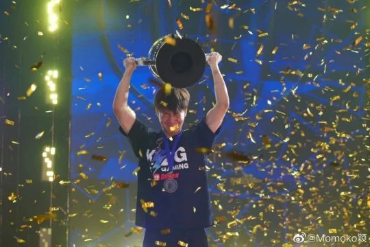 中國星際選手李培楠奪得世界冠軍 打破25年無冠史