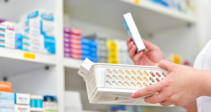 實習藥劑師也爆料：資深藥劑師甩「黑鍋」  連續工作37小時等