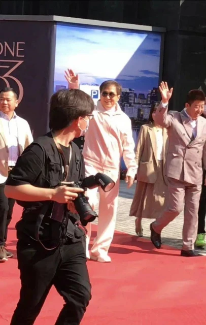 成龍被爆花逾2600萬買豪宅