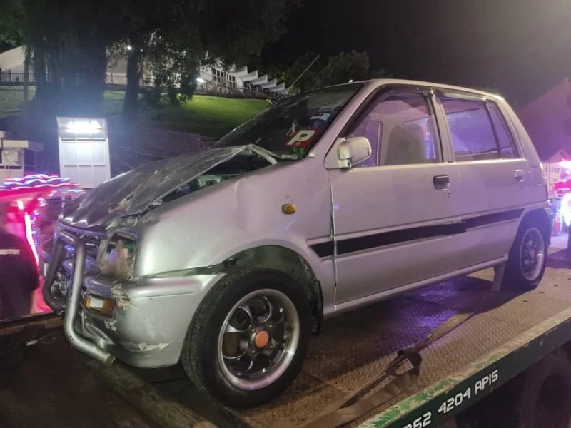 男子誤踩油門　靈鹿轎車沖入餐館撞傷6人