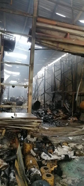 威南化學工廠火災火苗亂竄　消防車救災也不幸被燒！