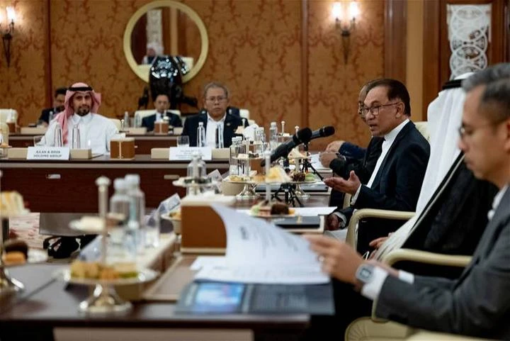 大馬與沙地企業簽署3項備忘錄　安華向業界翹楚保證政治穩定