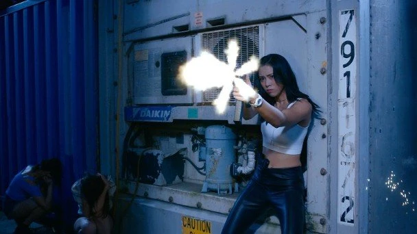 【隱形戰隊】劉穎鏇肉搏匪徒畫面震憾　劉佩玥坦承打戲壓力大