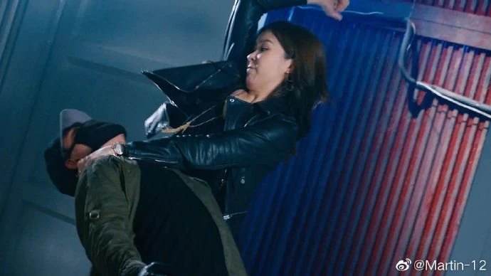 【隱形戰隊】劉穎鏇肉搏匪徒畫面震憾　劉佩玥坦承打戲壓力大