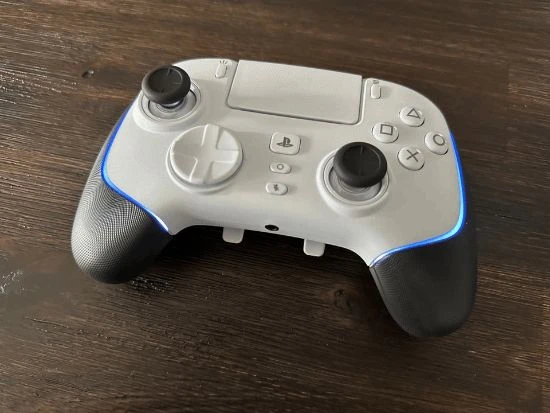 雷蛇PS5手柄IGN 8分：強悍性能免不了有昂貴的價格