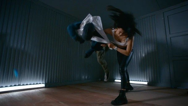 【隱形戰隊】新一代「性感打女」　劉穎鏇挨批有身材沒演技