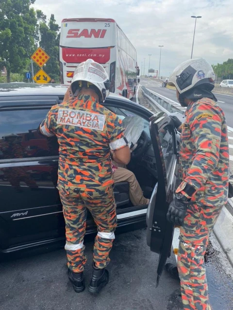 遭追尾失控撞分界堤　轎車女司機當場死亡