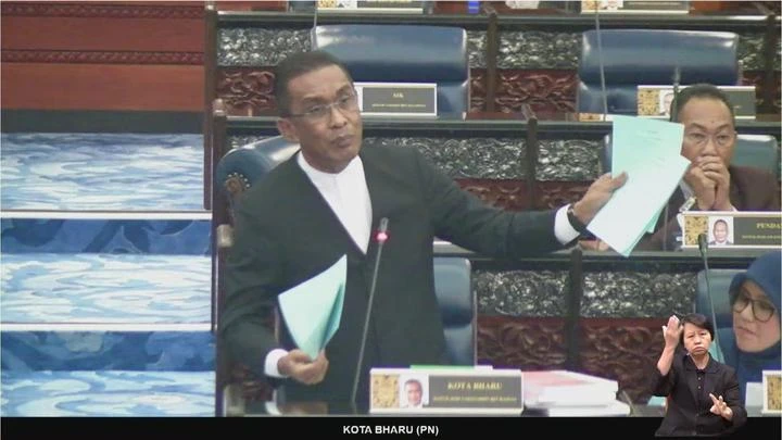 因「呈法案是否獲准用英文」開罵　伊黨議員不聽勸被逐出議會廳禁足3天