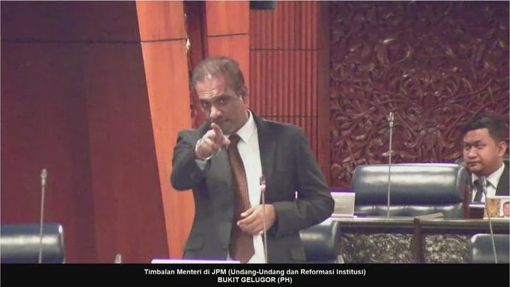 因「呈法案是否獲准用英文」開罵　伊黨議員不聽勸被逐出議會廳禁足3天