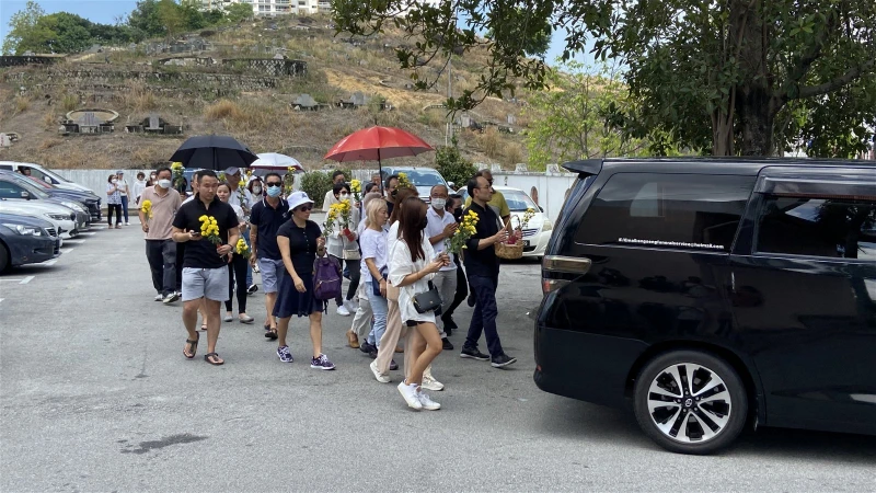 北海年邁夫妻雙屍案死者今舉殯　親朋好友送最後一程